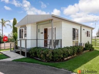 House For Sale - NSW - Sunshine Bay - 2536 - Permanent Over 55's Living - 2 Bedroom Villa Opposite Casey's Beach! (Image 2)