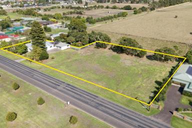 House For Sale - VIC - Terang - 3264 - Beautifully Renovated Home with Prime Subdivision Potential  (Image 2)