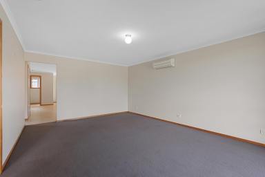 Unit For Sale - VIC - Drouin - 3818 - Comfortable Living in a Great Location  (Image 2)