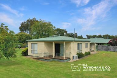 House For Sale - VIC - Eagle Point - 3878 - Simply Magic!  Cottage on 2 Acres.  (Image 2)