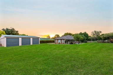 House For Sale - NSW - Mudgee - 2850 - A PRESTIGIOUS ADDRESS WITH SPACE TO ENJOY  (Image 2)