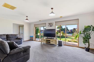 House For Sale - VIC - Strathfieldsaye - 3551 - Spacious family living on a generous corner allotment  (Image 2)
