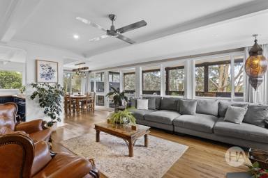 House For Sale - VIC - Mount Eliza - 3930 - Beachside Beauty with Bay Views  (Image 2)