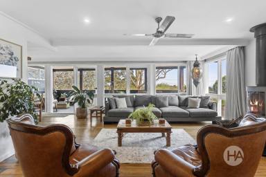 House For Sale - VIC - Mount Eliza - 3930 - Beachside Beauty with Bay Views  (Image 2)