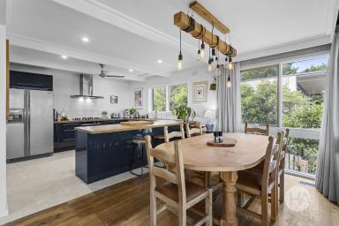 House For Sale - VIC - Mount Eliza - 3930 - Beachside Beauty with Bay Views  (Image 2)