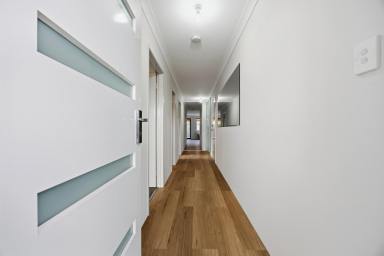 House For Sale - WA - Brabham - 6055 - Stylish 2017-Built Home in Prime Parkside Location!  (Image 2)
