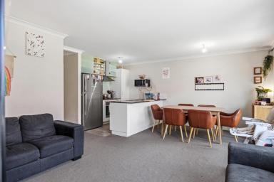 House For Sale - WA - Brabham - 6055 - Stylish 2017-Built Home in Prime Parkside Location!  (Image 2)