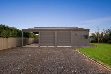 House For Sale - VIC - Huntly - 3551 - Impressive family living on 2000 square metres with pool, shed and superb space  (Image 2)