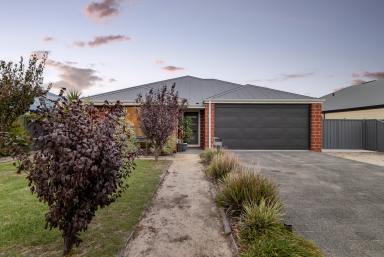 House For Sale - WA - Capel - 6271 - Soaring Ceilings, Designer Finishes & Lifestyle Living Just Moments from the Best of Capel  (Image 2)