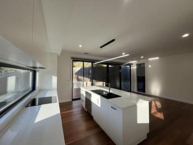 House For Lease - VIC - Wattle Glen - 3096 - Brand New Luxurious House (Image 2)