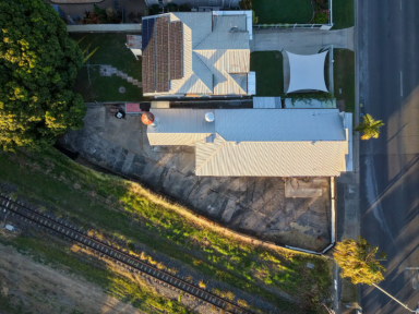 Industrial/Warehouse For Lease - QLD - Park Avenue - 4701 - Industrial Shed For Lease: Ideal for Mechanics or Paintwork  (Image 2)