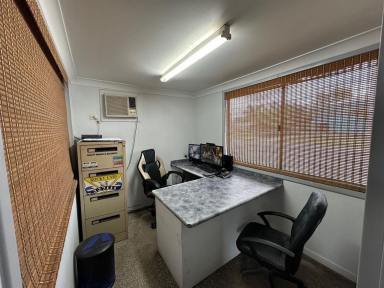 Industrial/Warehouse For Lease - QLD - Park Avenue - 4701 - Industrial Shed For Lease: Ideal for Mechanics or Paintwork (Image 2)