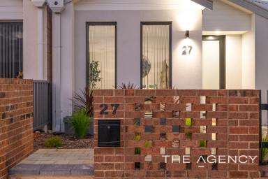 House For Sale - WA - Treeby - 6164 - Modern, Stylish & Rare – The Perfect Family Home Awaits  (Image 2)