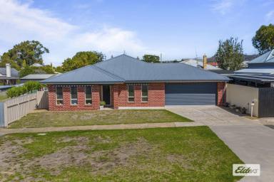House For Sale - VIC - Ararat - 3377 - Immaculate Central Low Maintenance Investment  (Image 2)