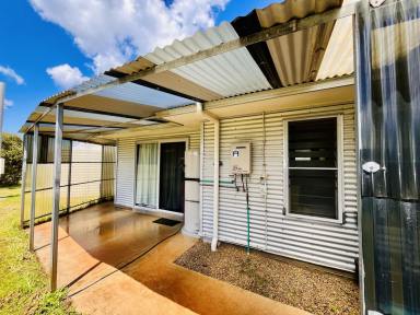 House For Sale - QLD - Millstream - 4888 - Modern Off-Grid Living that ticks all the boxes! (Image 2)