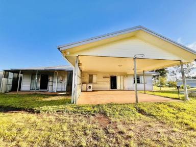 House For Sale - QLD - Millstream - 4888 - Modern Off-Grid Living that ticks all the boxes!  (Image 2)