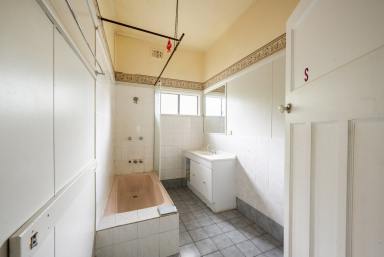 House For Sale - NSW - Grafton - 2460 - DUAL STREET FRONTAGE, CENTRAL POSITION  (Image 2)