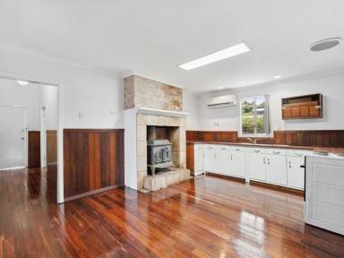 House Leased - WA - Gosnells - 6110 - 5x1 Home with Workshop  (Image 2)