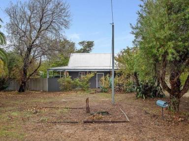 House For Lease - WA - Gosnells - 6110 - 5x1 Home with Workshop (Image 2)