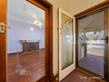 House For Sale - WA - Bicton - 6157 - CHARMING HOME, EXCELLENT LOCATION  (Image 2)