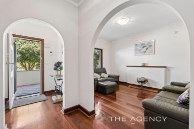 House For Sale - WA - Trigg - 6029 - Wonderful Character in Sought After Belhus Drive!  (Image 2)