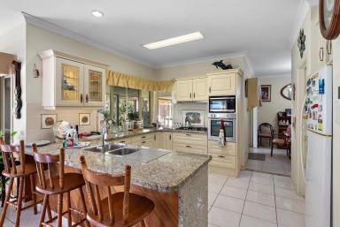 House For Lease - QLD - Thornlands - 4164 - Spacious Acreage Living with Endless Potential 140-152 Springacre Rd, Thornlands  (Image 2)