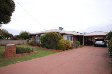 House For Sale - VIC - Rochester - 3561 - IMMACULATE 3 BEDROOM FAMILY HOME  (Image 2)