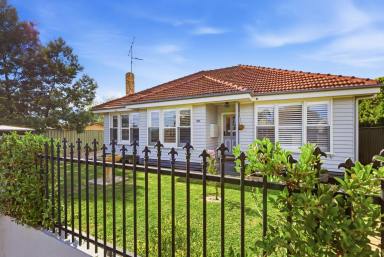 House For Sale - VIC - White Hills - 3550 - Charming Weatherboard Home Ready to Move In  (Image 2)