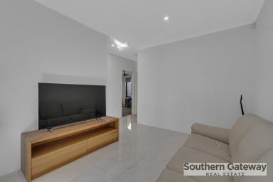 House For Lease - WA - Kwinana Town Centre - 6167 - Modern Living in the Heart of Kwinana Town Centre (Image 2)