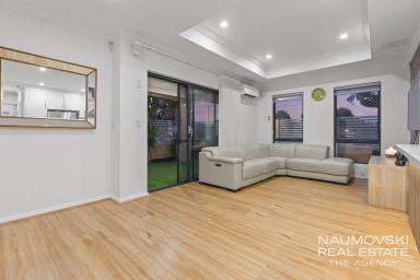 House For Sale - WA - Westminster - 6061 - STYLISH LOW MAINTENANCE LIVING  (Image 2)