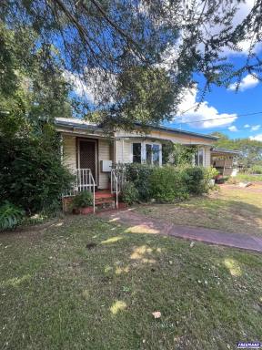 House For Lease - QLD - Kingaroy - 4610 - 4 Bedroom 2 Bathroom Character Home  (Image 2)