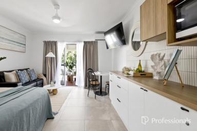 Studio For Sale - QLD - Dolphin Heads - 4740 - Luxury studio - Oceanfront Resort!  (Image 2)