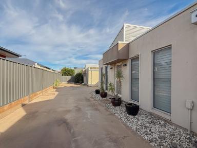 Unit For Sale - VIC - Swan Hill - 3585 - Quality, Comfort & Convenience Near River Precinct (Image 2)