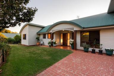 House For Sale - QLD - East Toowoomba - 4350 - Blue Chip Location and a Big Range View!  (Image 2)