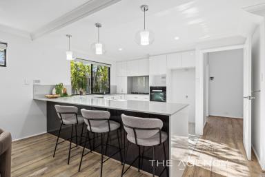 House For Sale - WA - Leeming - 6149 - Elevated, Private & Perfectly Positioned (Image 2)