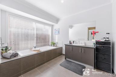 House For Sale - VIC - Pakenham - 3810 - ONE FOR THE GROWING FAMILY (Image 2)