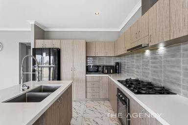 House For Sale - WA - Madeley - 6065 - MODERN, STYLISH, EASY-CARE LIVING!  (Image 2)