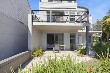 Unit For Sale - NSW - Batehaven - 2536 - Living the Dream... Income and a Holiday!!  (Image 2)