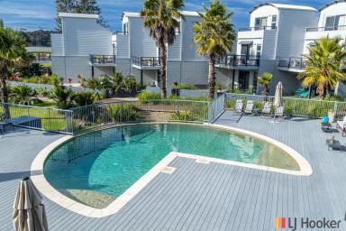 Unit For Sale - NSW - Batehaven - 2536 - Living the Dream... Income and a Holiday!!  (Image 2)