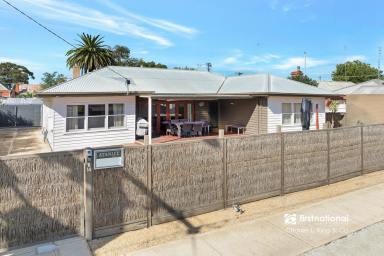 House Auction - VIC - Echuca - 3564 - Central Lifestyle - Park the Car & Enjoy  (Image 2)