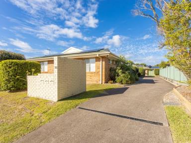 House For Sale - NSW - Old Bar - 2430 - PRIVATE REAR VILLA IN A CONVENIENT LOCATION  (Image 2)