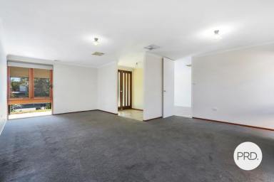 House For Lease - NSW - East Albury - 2640 - Family Home in Sought-After East Albury  (Image 2)