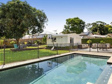 House For Sale - QLD - Rangeville - 4350 - Fantastic Family Home + Swimming Pool and 1012m2 Block!  (Image 2)