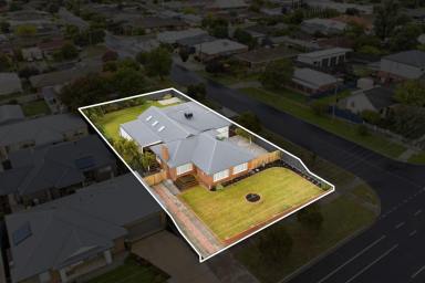 House For Sale - VIC - Strathdale - 3550 - Refined Family Living with Premium Entertaining  (Image 2)