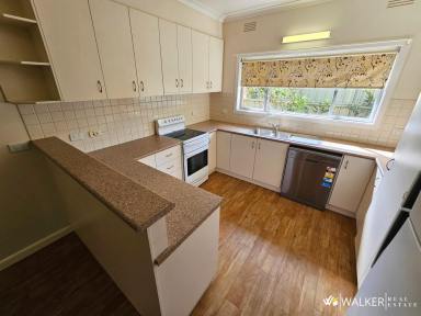 House For Sale - VIC - Kyabram - 3620 - Classic Cream B/V Home – Handy Location  (Image 2)