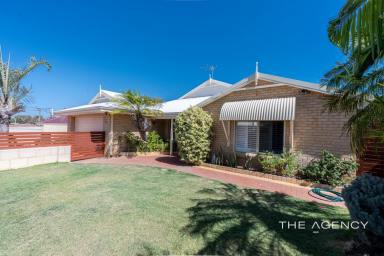 House For Sale - WA - Bluff Point - 6530 - NOW SELLING - THE ULTIMATE BLUFF POINT HOME YOU HAVE BEEN LOOKING FOR  (Image 2)