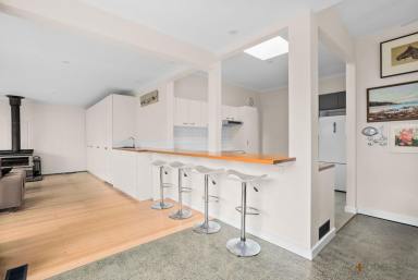 Unit Leased - VIC - Aspendale - 3195 - FAMILY HOME IN THE HEART OF ASPENDALE  (Image 2)