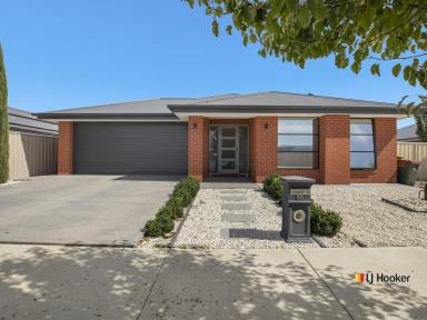 House For Sale - VIC - Echuca - 3564 - A Fantastic Investment & Family Opportunity – Space, Comfort & Future Potential  (Image 2)