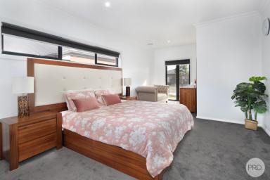 House For Lease - VIC - Alfredton - 3350 - ELEGANT LIVING IN PRIME LOCATION  (Image 2)