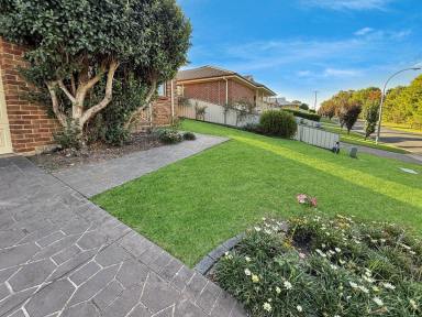 House For Sale - NSW - Young - 2594 - Relax and Live  (Image 2)